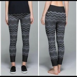 (SOLD) Lululemon Ebb to Street Leggings